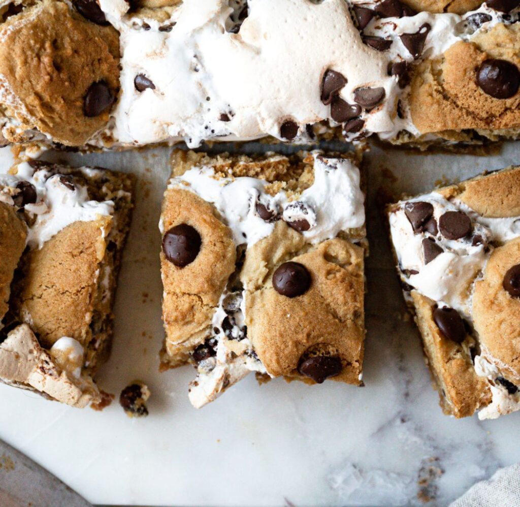Chewy S'mores Cookie Bars displaced housewife